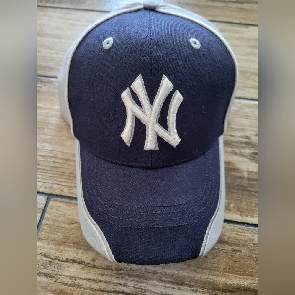 New Era New York Yankees Velcro Adjustable Cap, Blue, Gray and White